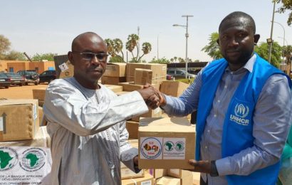 REMISE DE DON DE PRODUITS PHARMACEUTIQUES DU HCR À L’HOPITAL NATIONAL AMIROU BOUBACAR DIALLO CE 3 JUIN 2022