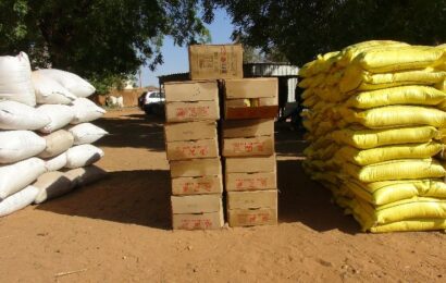 Remise de don en vivres, au profit des groupes vulnérables Remise de don en vivres, au profit des groupes vulnérables