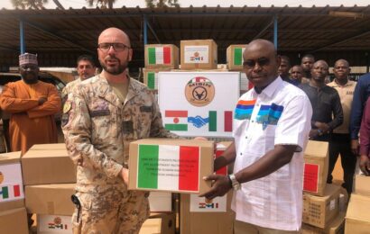 REMISE DE DON DE PRODUITS DE PROTECTION ET DE BLOUSES CHIRURGICALES DE LA MISIN À L’HOPITAL NATIONAL AMIROU BOUBACAR DIALLO CE 27 MARS 2023 REMISE DE DON DE PRODUITS DE PROTECTION ET DE BLOUSES CHIRURGICALES DE LA MISIN À L’HOPITAL NATIONAL AMIROU BOUBACAR DIALLO CE 27 MARS 2023