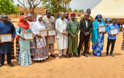 LA DIRECTION GÉNÉRALE DE L’HÔPITAL NATIONAL AMIROU BOUBACAR DIALLO DÉCERNE 42 DISTINCTIONS AUX AGENTS ET SERVICES A L’OCCASION DE LA FÊTE DU TRAVAIL COUPLÉE À LA JOURNÉE MONDIALE DE LA FEMME NIGÉRIENNE CE 13 MAI 2023. LA DIRECTION GÉNÉRALE DE L’HÔPITAL NATIONAL AMIROU BOUBACAR DIALLO DÉCERNE 42 DISTINCTIONS AUX AGENTS ET SERVICES A L’OCCASION DE LA FÊTE DU TRAVAIL COUPLÉE À LA JOURNÉE MONDIALE DE LA FEMME NIGÉRIENNE CE 13 MAI 2023.