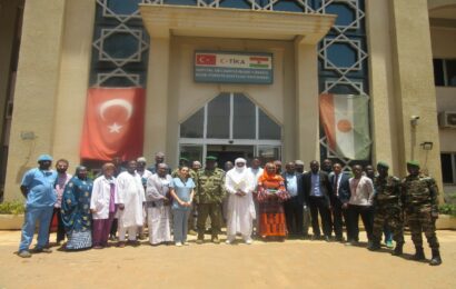 Visite du Ministre de la Santé Publique, de la Population et des Affaires Sociales, le colonel major Garba Hakimi poursuit sa série de Visite du Ministre de la Santé Publique, de la Population et des Affaires Sociales, le colonel major Garba Hakimi poursuit sa série de