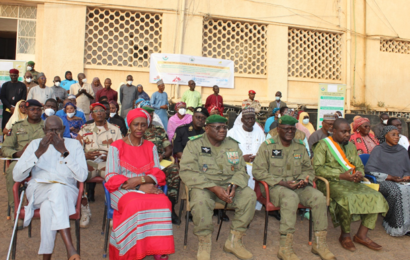 LANCEMENT DE LA CAMPAGNE DE PULVERISATION EXTRA-HABITATION ET TRAITEMENT DES GITES LARVAIRES DANS LA REGION DE NIAMEY LANCEMENT DE LA CAMPAGNE DE PULVERISATION EXTRA-HABITATION ET TRAITEMENT DES GITES LARVAIRES DANS LA REGION DE NIAMEY