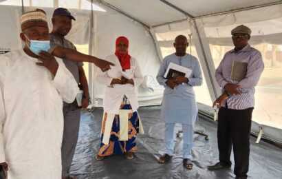 visite du DRSP/P/AS Tillaberi au CSI de Bangoutara /DS GOTHEYE au chevet de malades atteints de méningite visite du DRSP/P/AS Tillaberi au CSI de Bangoutara /DS GOTHEYE au chevet de malades atteints de méningite