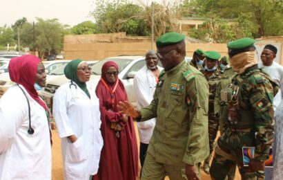Visite du Ministre de la Santé publique, de la Population et des Affaires sociales Col major Garba Hakimi au Centre National de prise en charge de la drépanocytose et au Centre National de lutte contre le Cancer Visite du Ministre de la Santé publique, de la Population et des Affaires sociales Col major Garba Hakimi au Centre National de prise en charge de la drépanocytose et au Centre National de lutte contre le Cancer