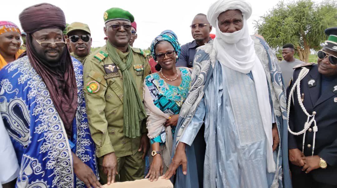 Le Ministre en charge de la Santé, Médecin-Colonel Major Garba HAKIMI a procédé, ce 20 Août 2025, à la pose de la 1ère pierre de construction d’un CSI de type II à Bagagi dans la commune rurale de Matankari